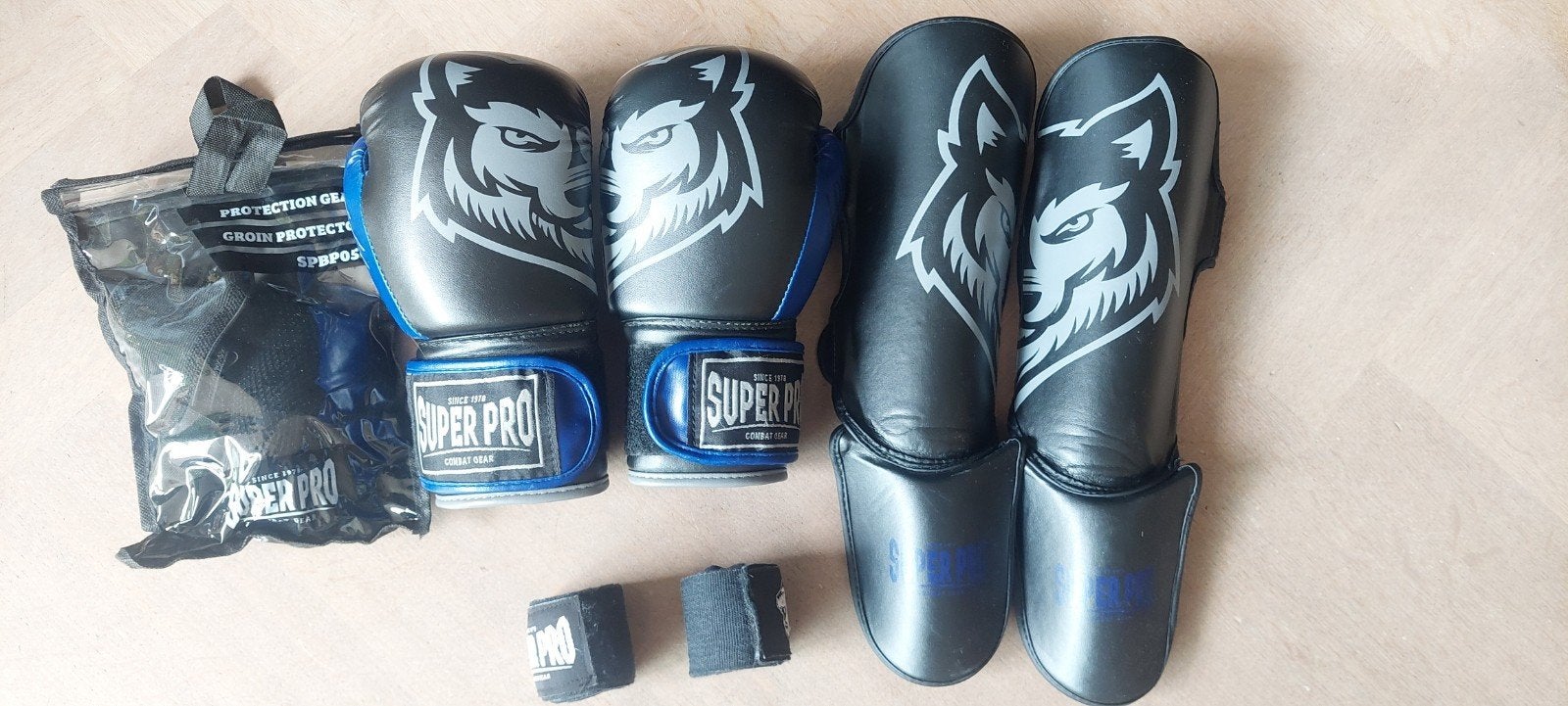 kinder (kick)bokshandschoenen & scheenbeschermers, Sport en Fitness, Skeelers, Ophalen of Verzenden, Zo goed als nieuw, Bescherming