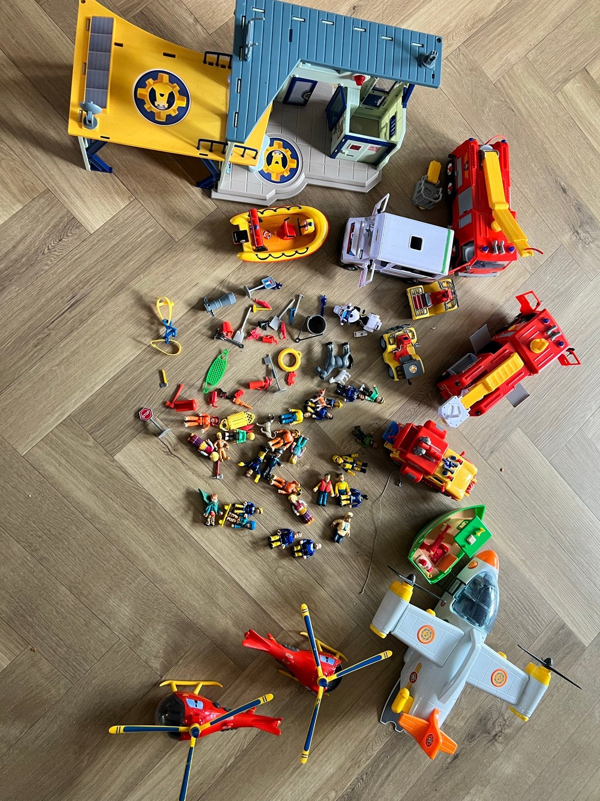 Grote Brandweerman Sam collectie - Voertuigen en poppetjes, Ophalen, Gebruikt