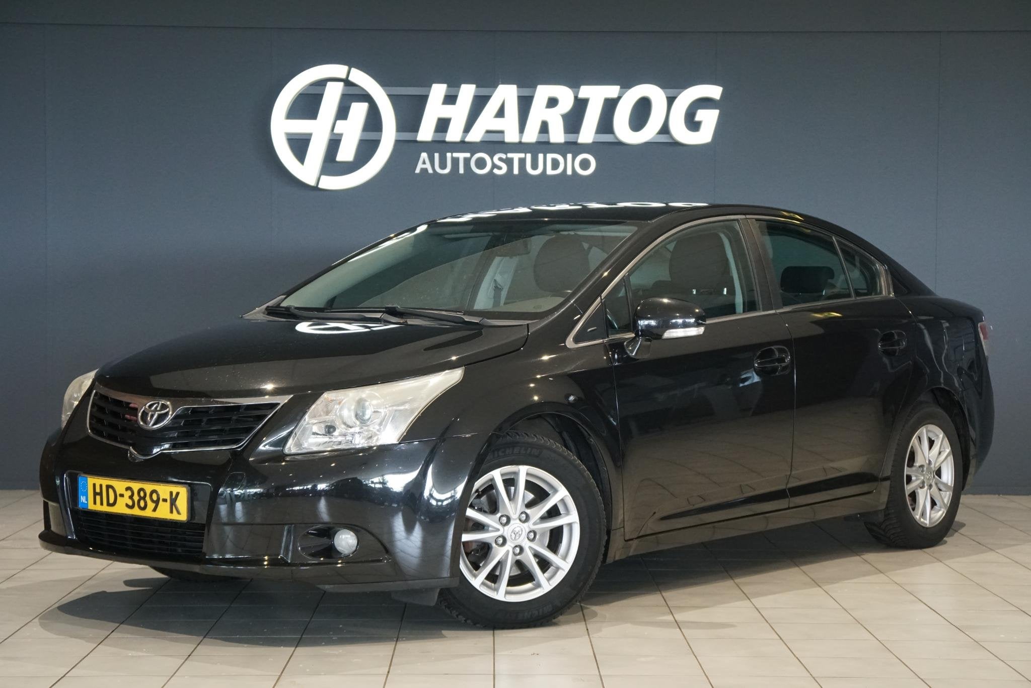 Toyota Avensis 1.8 VVTi Business + CAMERA / TREKHAAK, Auto's, Voorwielaandrijving, Euro 5, Zwart, Bedrijf