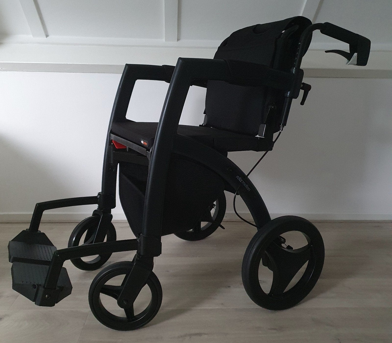 Mooie Rollz Motion2 rolstoel rollator ineen, Diversen, Rolstoelen, Ophalen of Verzenden, Duwrolstoel