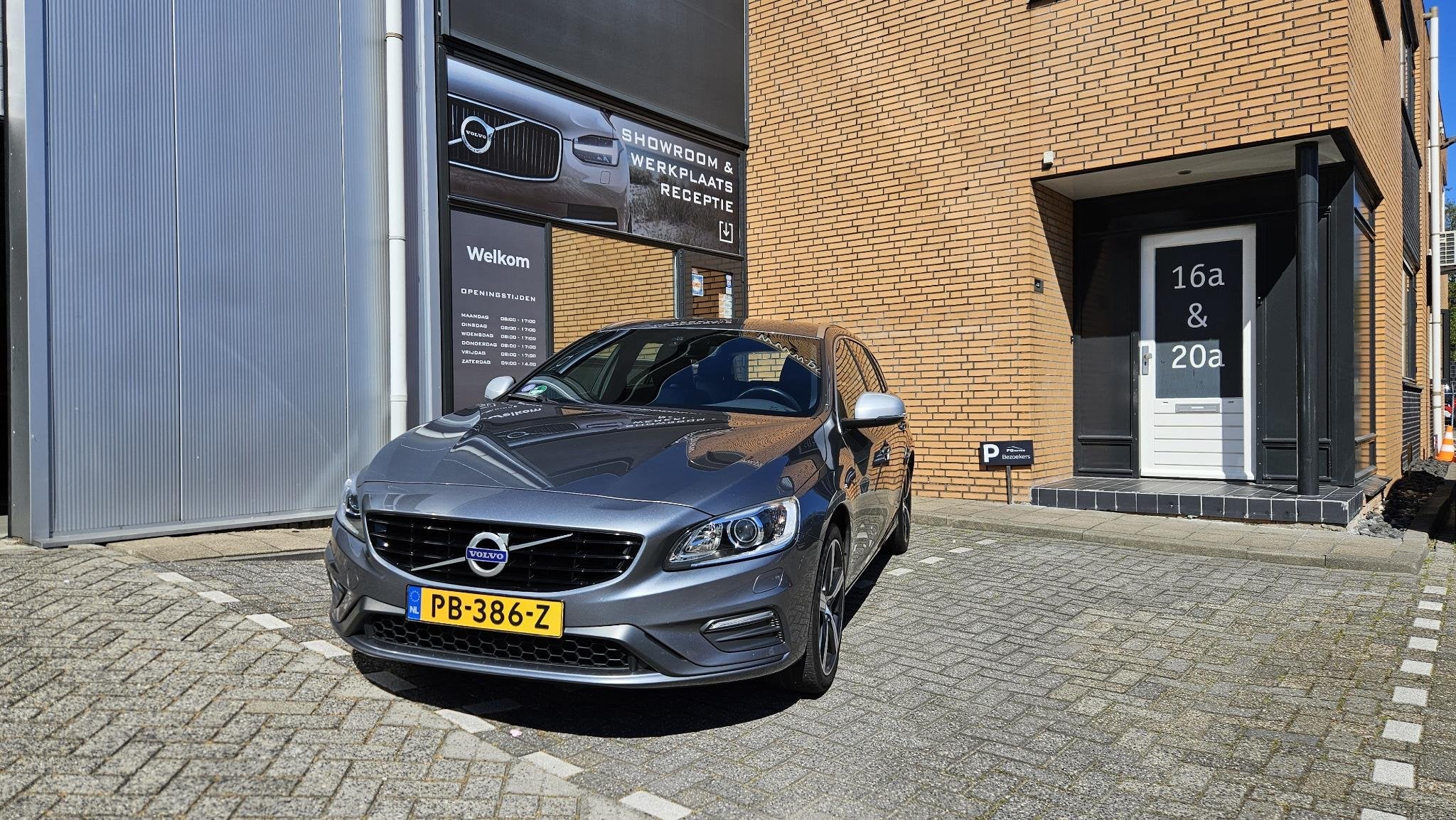 Volvo V60 1.5 T3 Nordic+, 4 cilinders, Origineel Nederlands, 152 pk, Zilver of Grijs