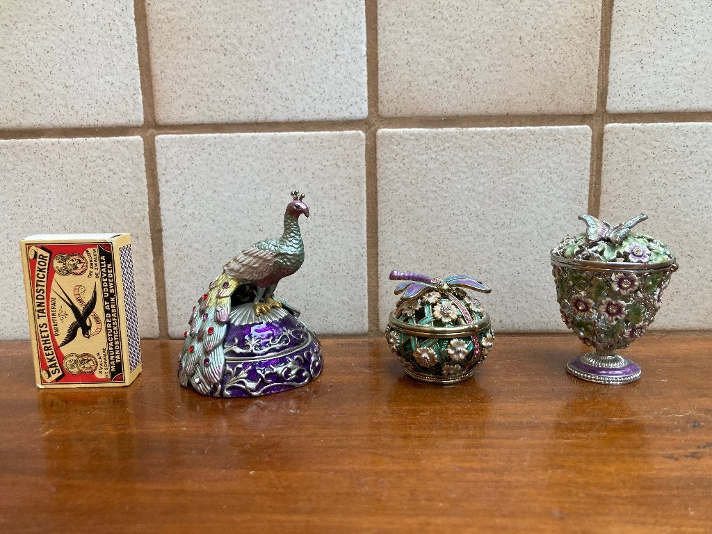 Drie zinklegering kristallen snuisterijdoosjes mini beeldjes, Ophalen of Verzenden, Object, Metaal, Handgemaakt