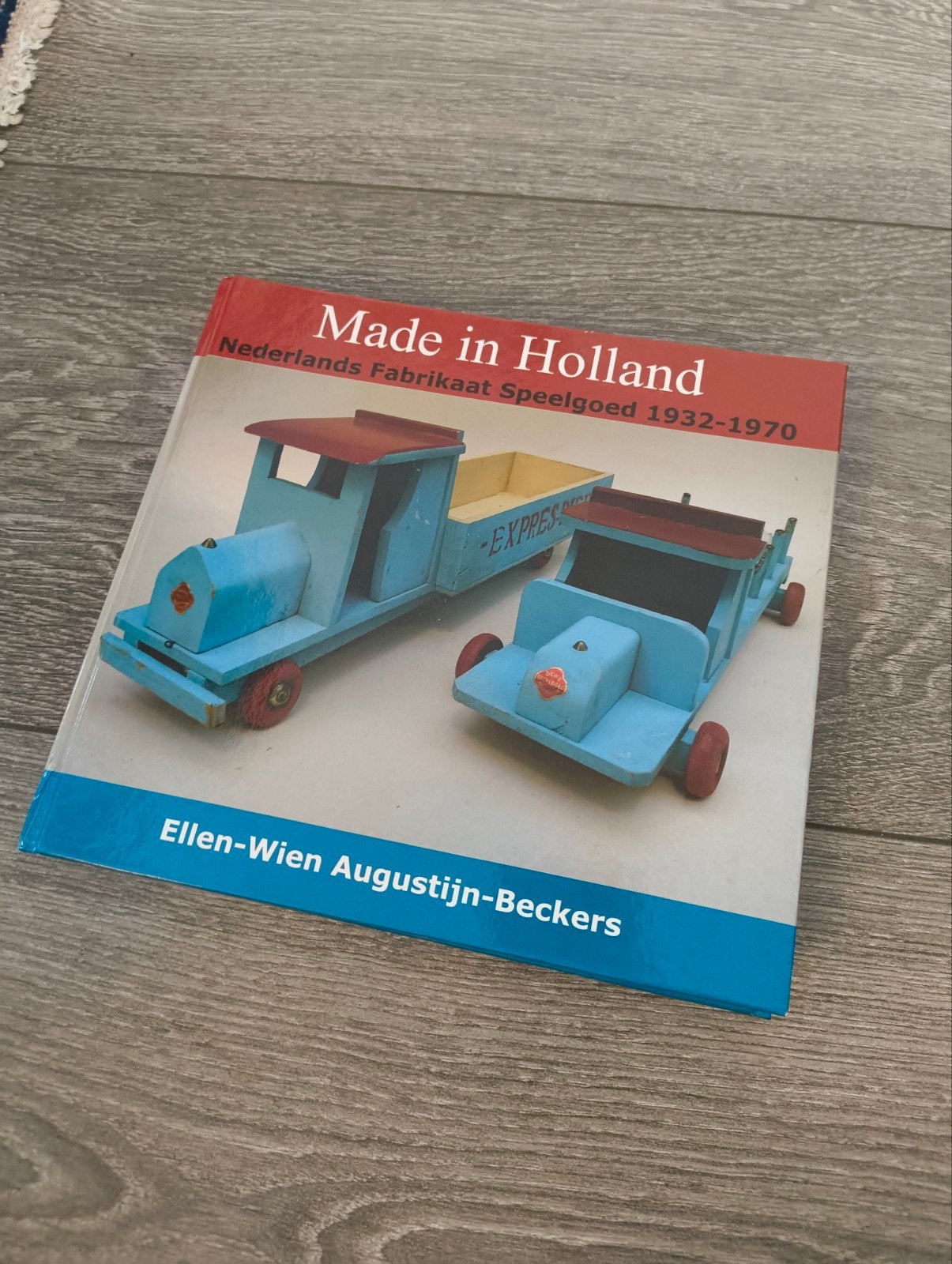 made in holland speelgoed boek, Ophalen of Verzenden, Gelezen