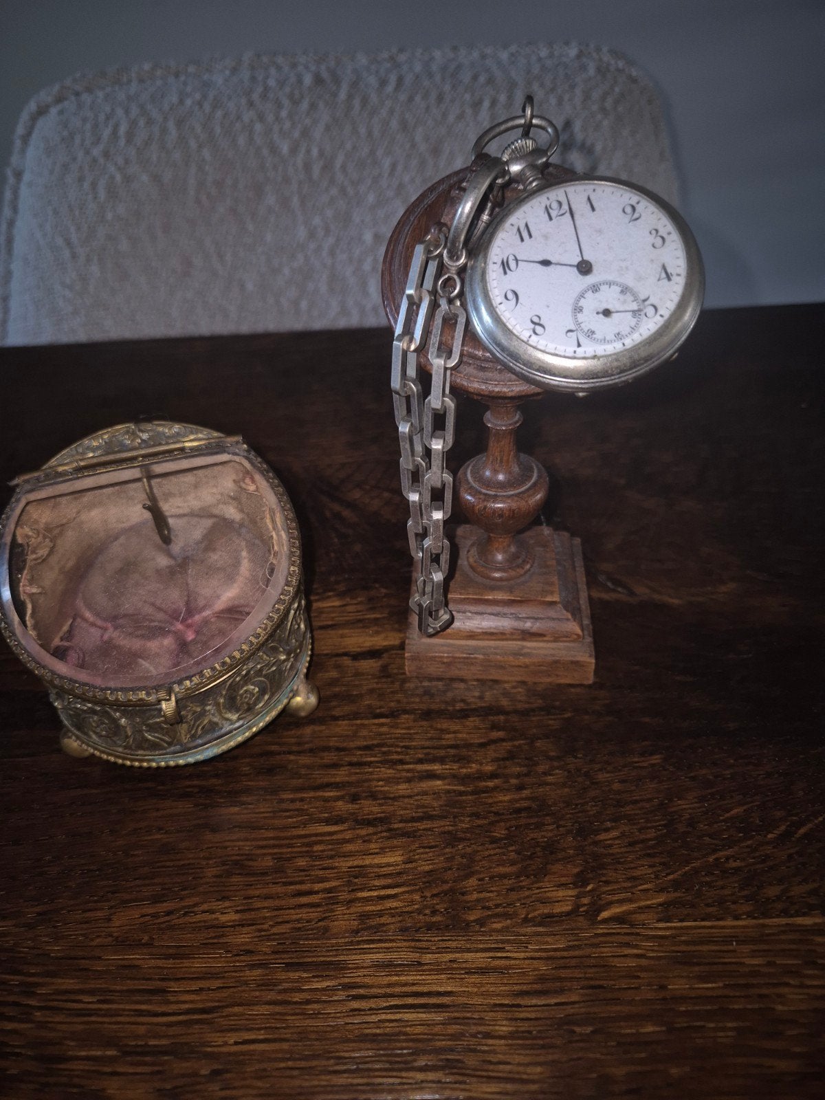 zak horloge met standaard, Ophalen