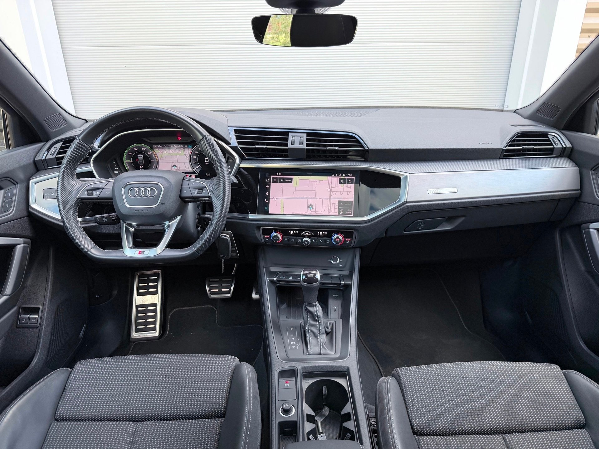 Foto 9 van Audi Q3 Sportback 45 TFSI e S Edition Pano/Camera/AppleCar