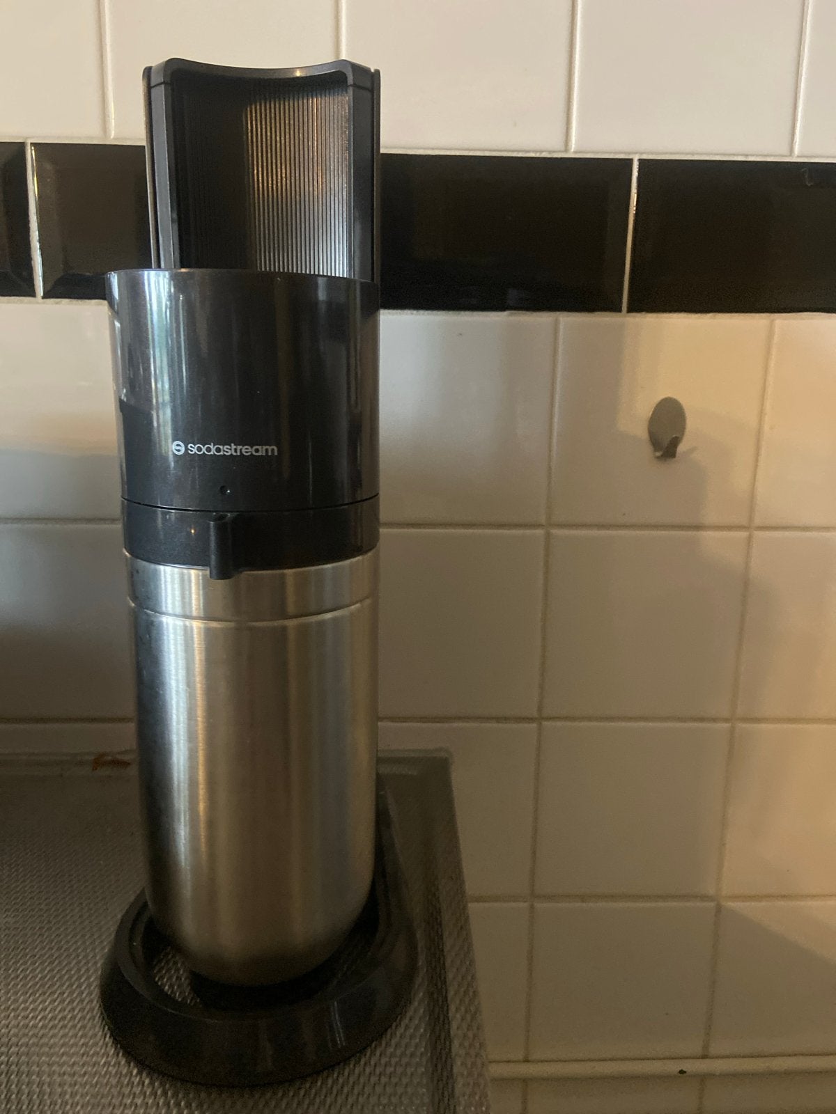 Sodastream bruiswaterapparaat met twee flessen., Ophalen of Verzenden, Gebruikt