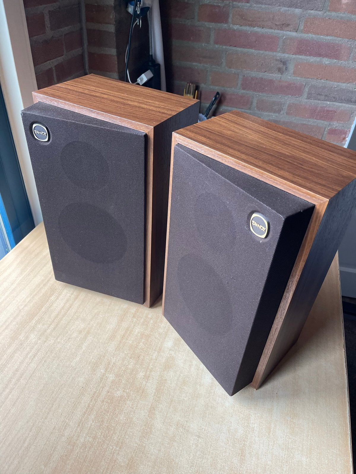 Tannoy Titan luidsprekers, Zo goed als nieuw, 60 tot 120 watt, Basreflex, Boekenplank luidspreker