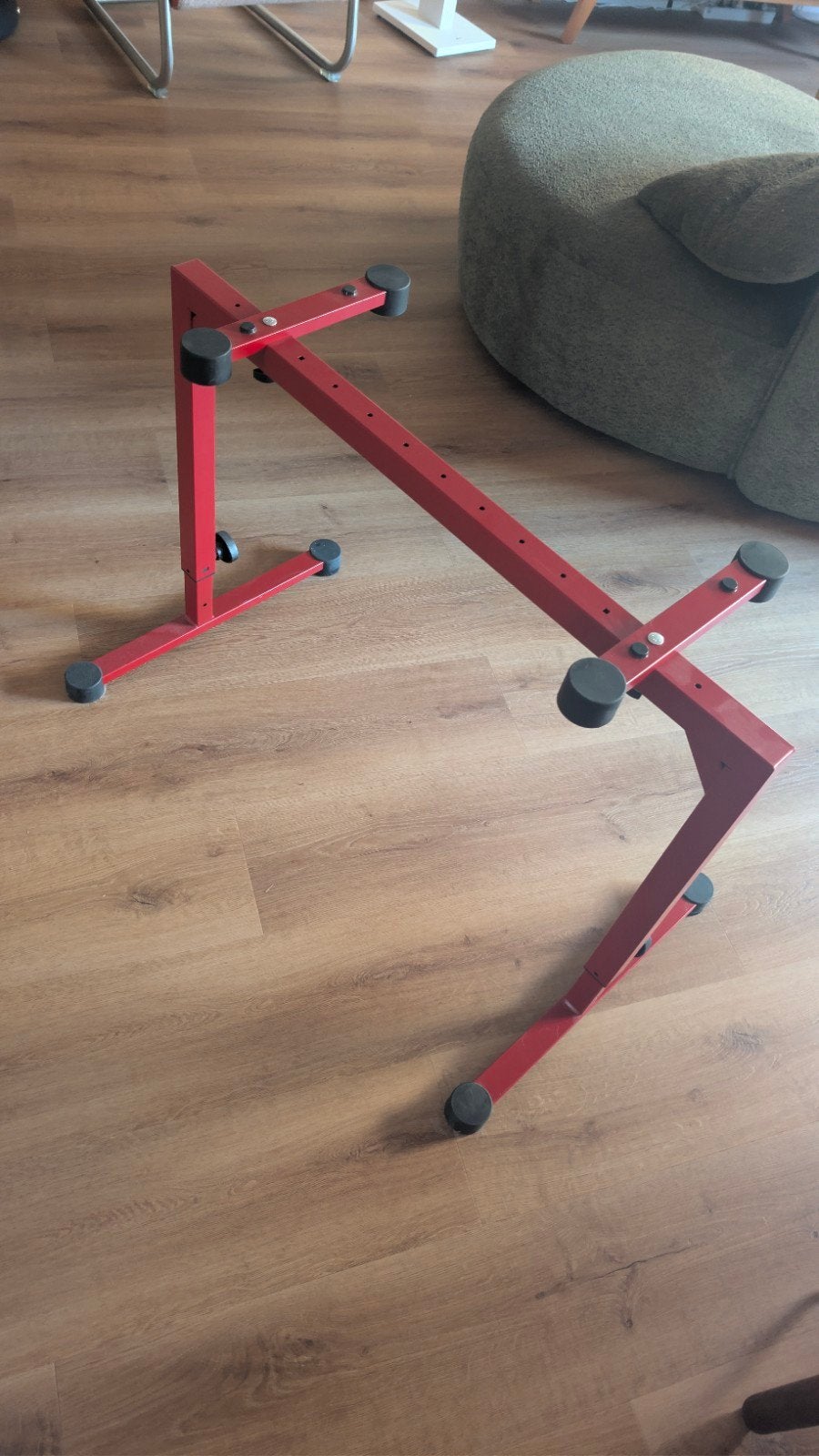 K&M konig & meyer 18810 Ruby Red nieuwstaat, Muziek en Instrumenten, Ophalen of Verzenden, Zo goed als nieuw, Instrumentstandaard