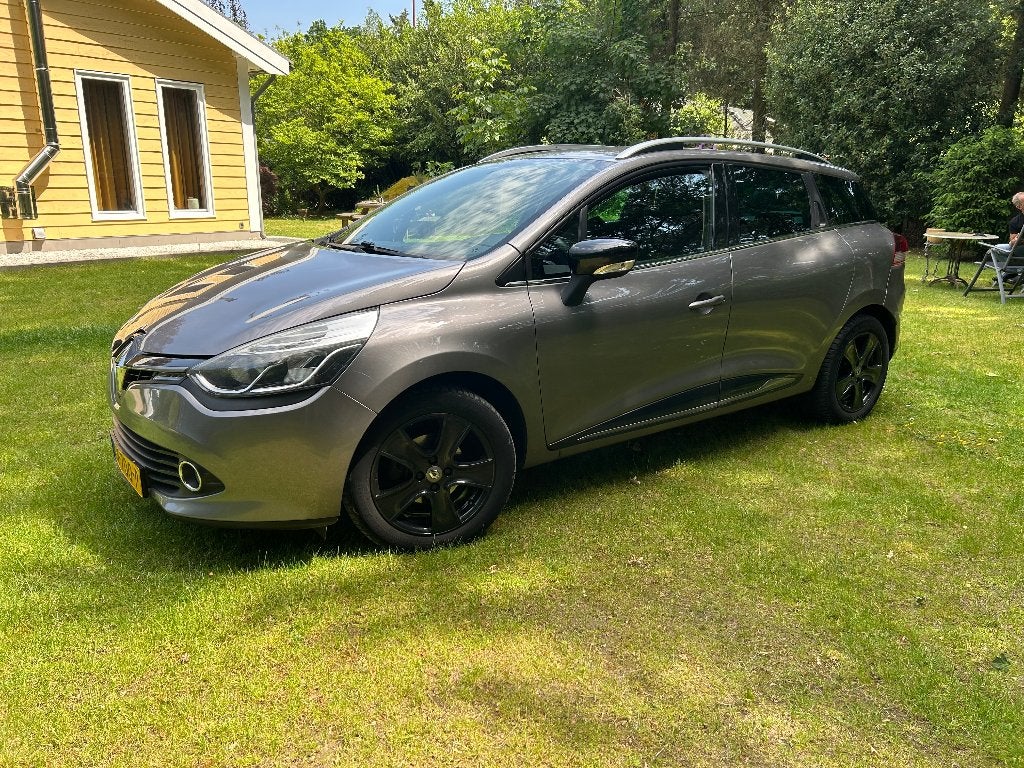 Renault Clio 1.5 DCI 66KW Estate 2015 Grijs, Auto's, Voorwielaandrijving, Euro 5, Zwart, 4 cilinders