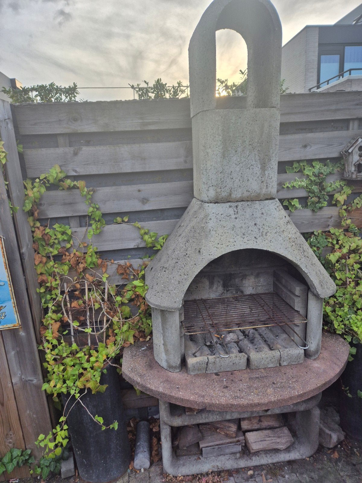 Betonnen BBQ / buiten haard (zelf uit elkaar halen), Ophalen, Gebruikt