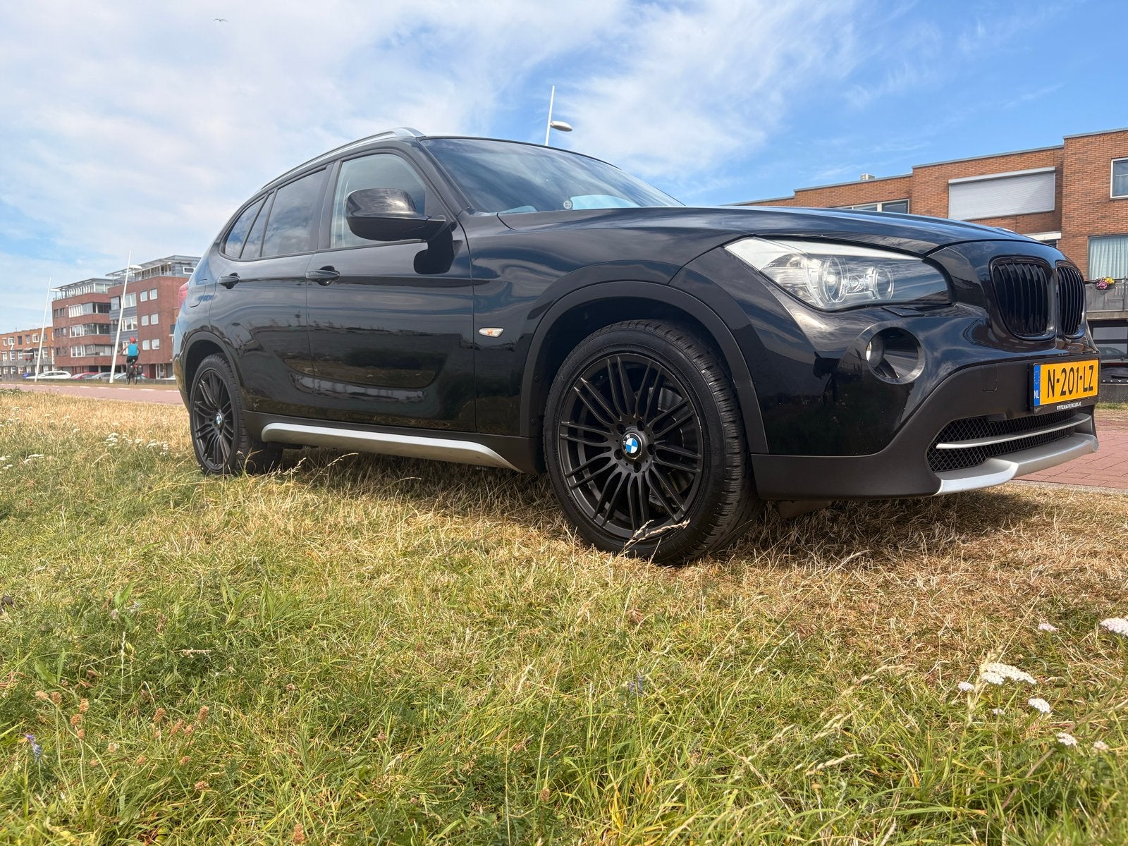 BMW X1 sDrive18i Automaat |groot onderhoud | Zwart op zwart, Auto's, BMW, Achterwielaandrijving, 1995 cc, 4 cilinders, Zwart