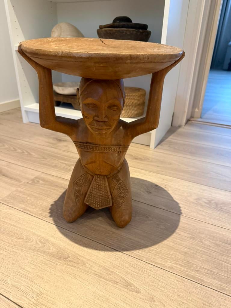 Prachtig Afrikaans bijzettafel hout houtsnijwerk, Ophalen