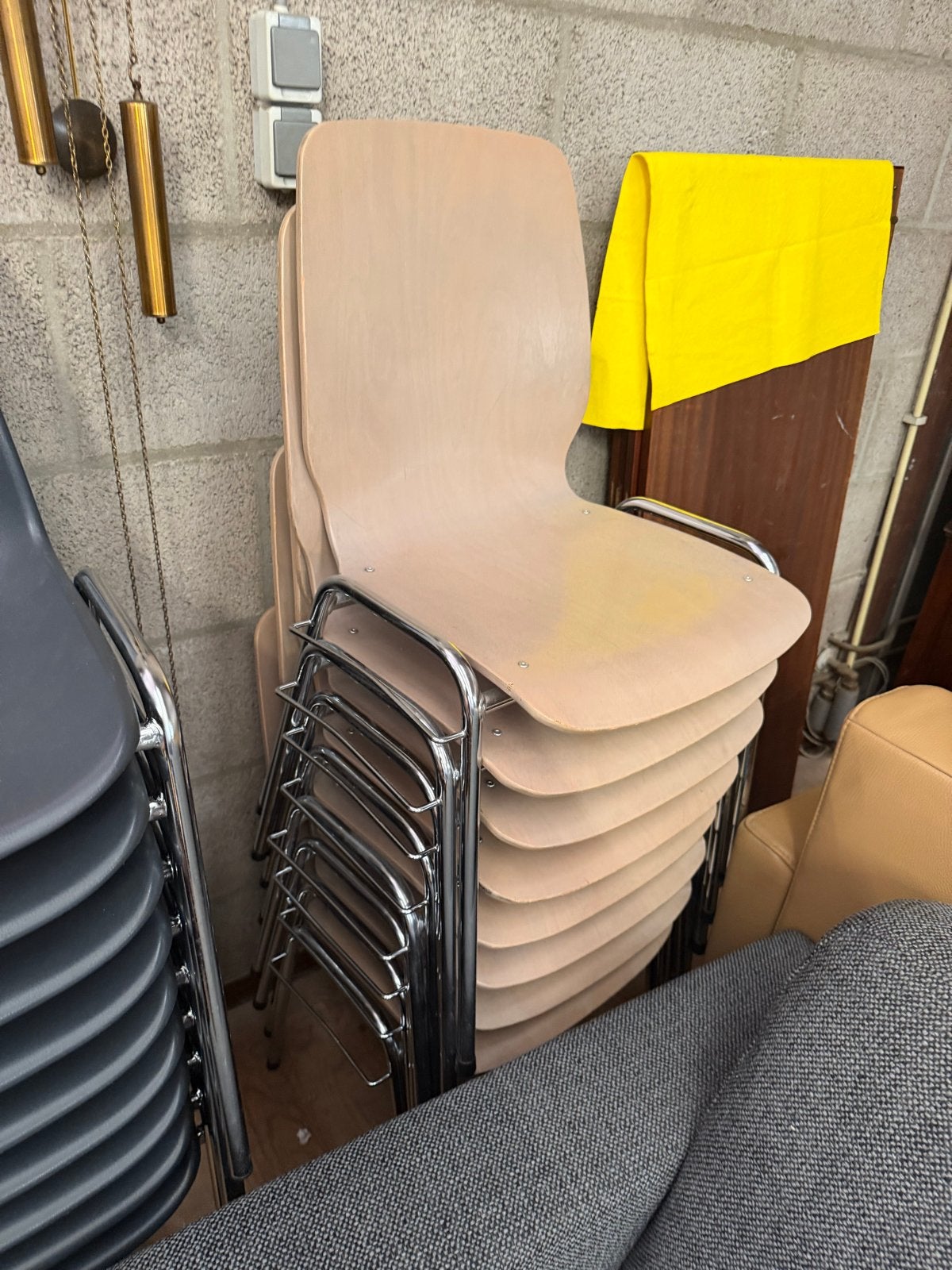 Stapelbare vergaderstoelen in diverse kleuren en materialen, Ophalen, Gebruikt, Zwart, Vijf, Zes of meer stoelen