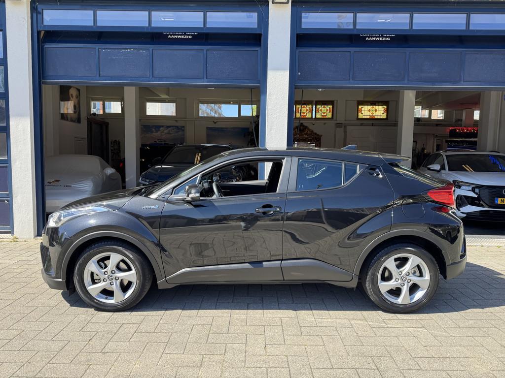Toyota C-HR 1.8 Hybrid Dynamic NL AUTO/1 EIGENAAR (bj 2017), Euro 6, 4 cilinders, Zwart, 26 km/l