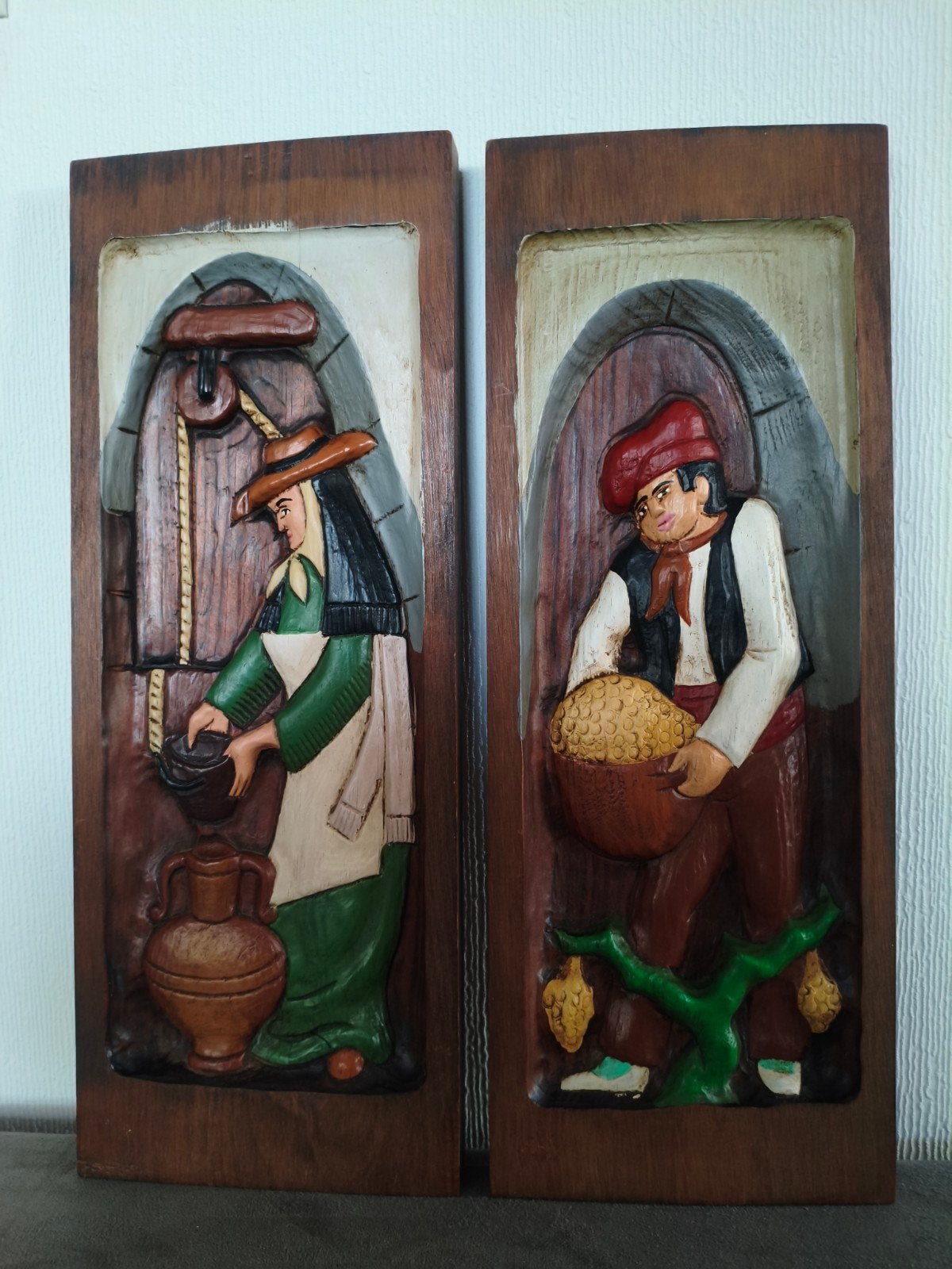 Set van 2 handgesneden houten wandpanelen - Boerenleven, Antiek en Kunst, Ophalen of Verzenden, Wanddecoratie, 20 - 50 cm, Scène
