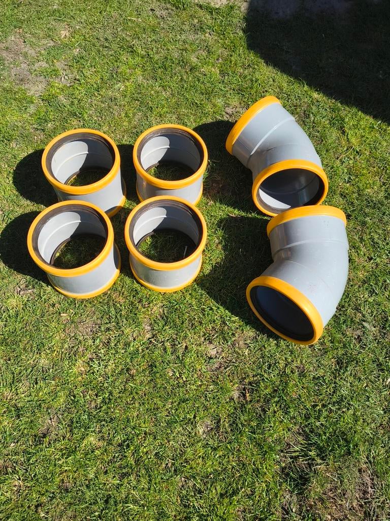 Nieuwe PVC hulpstukken 200mm: 1x bocht 45gr, 4x mof, Doe-het-zelf en Verbouw, Buizen en Afvoer, Ophalen, Bochten, Pvc, Nieuw