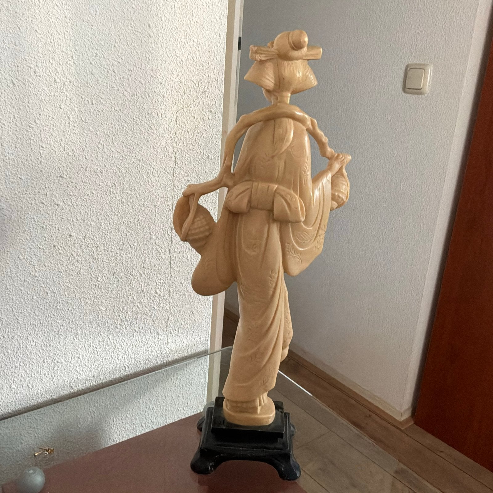 Vintage Aziatisch beeld van vrouw met manden, Ophalen of Verzenden, Handgemaakt, 20 - 50 cm, Beeld