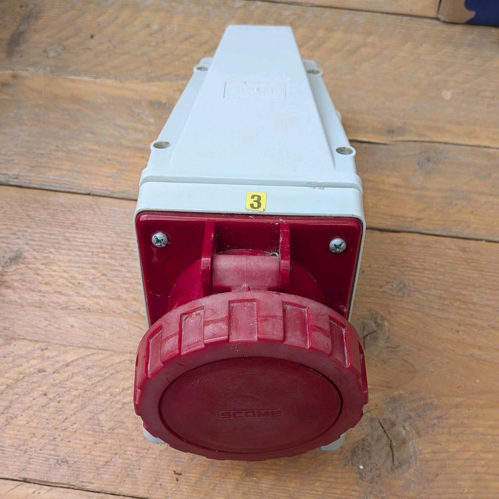 CEE Krachtstroom Wandcontactdoos 63A 380-415V, Ophalen of Verzenden, Gebruikt, Stopcontact