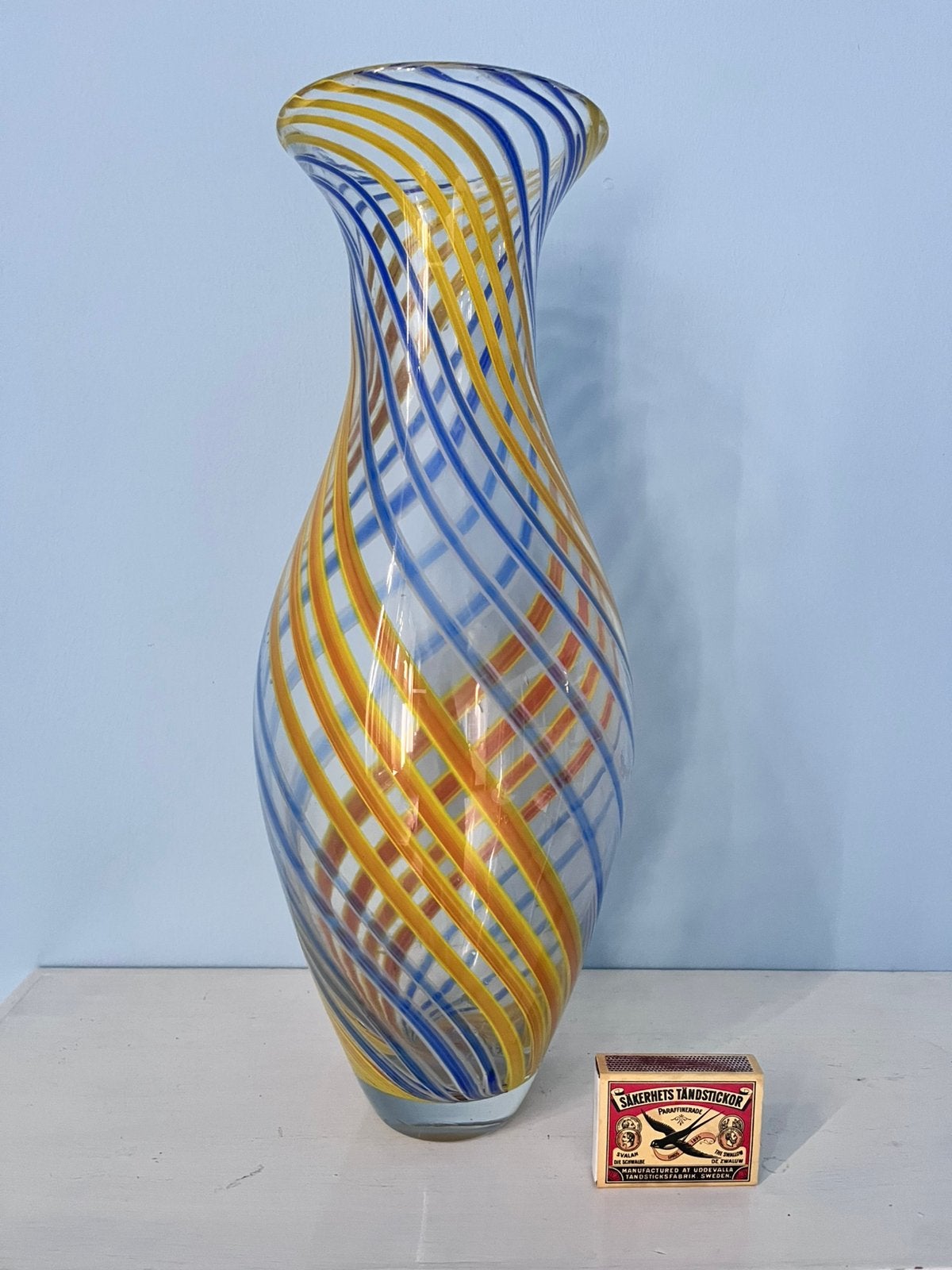 Grote handgeblazen vaas met filligrana in Murano stijl., Ophalen