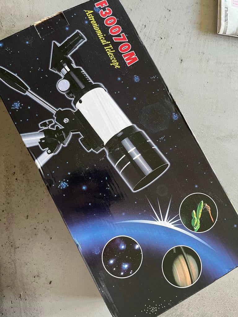 F30070M Astronomische Telescoop met Statief, Ophalen, Lenzentelescoop (refractor), Met statief, Zo goed als nieuw
