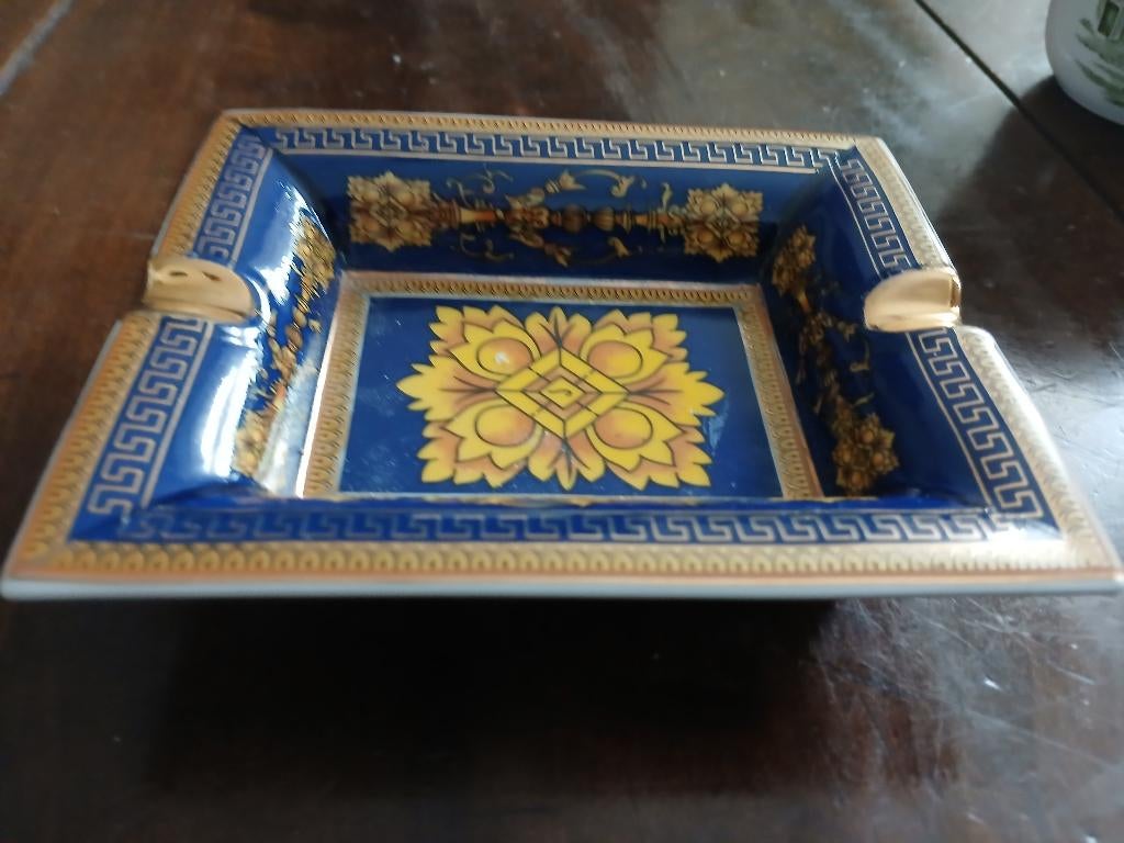Een mooie porseleinen asbakje met gouden randjes, Antiek en Kunst, Ophalen of Verzenden