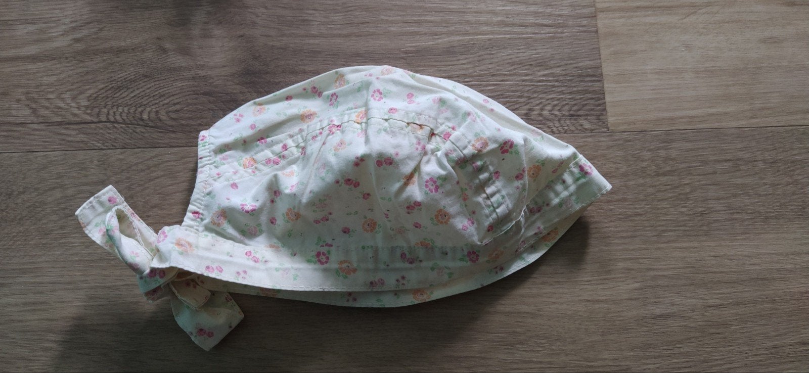 Hema baby zonne mutsje met bloemenprint, Kinderen en Baby's, Babykleding | Mutsen, Sjaals en Wanten, Meisje, Ophalen of Verzenden