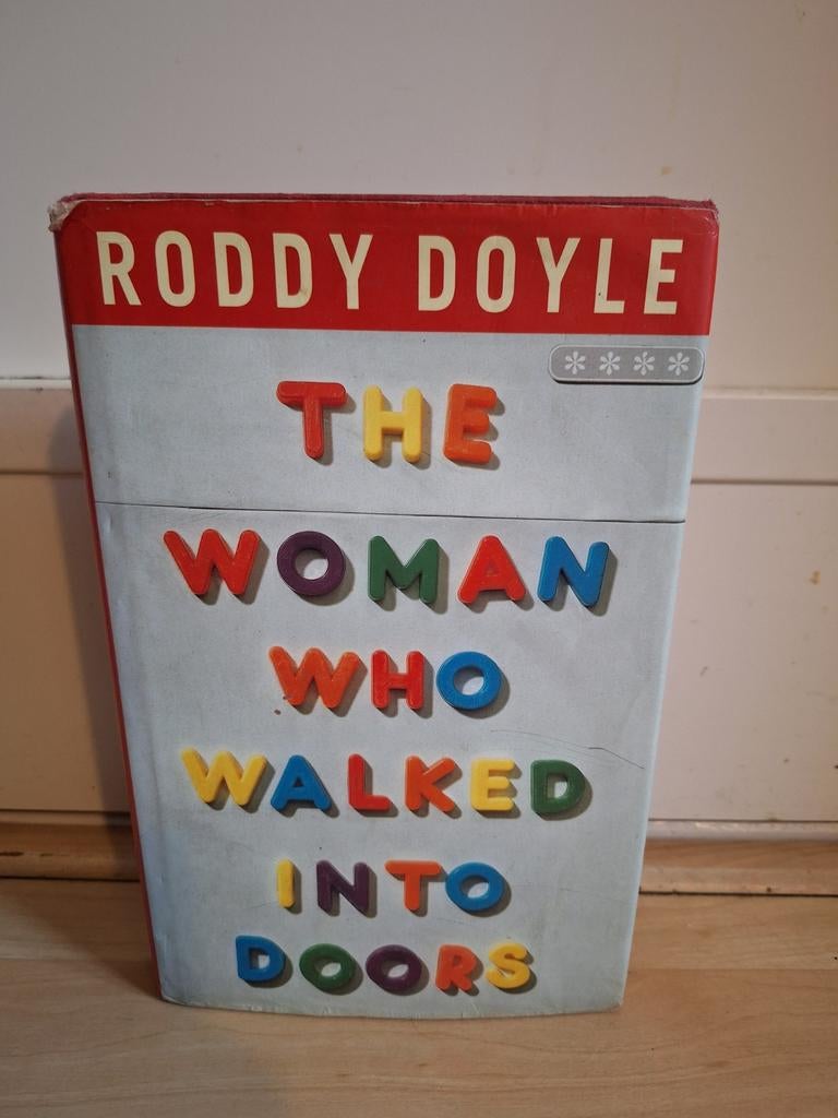 The Woman Who Walked Into Doors - Roddy Doyle (hardcover), Ophalen of Verzenden, Gelezen, Roddy Doyle, Europa overig