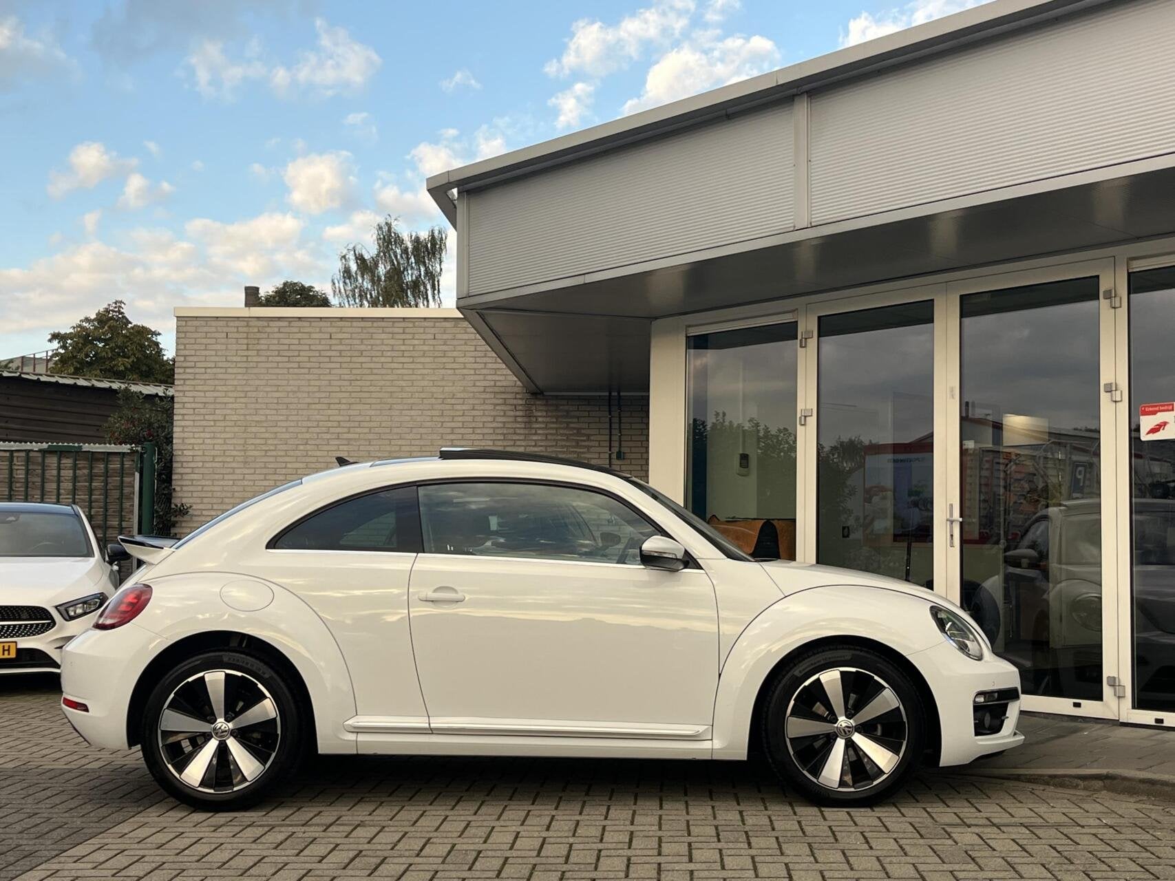 Volkswagen Beetle TSI SCHUIFDAK+18INCH NL AUTO 1E EIGENAAR!, Auto's, Voorwielaandrijving, Stof, Gebruikt, 4 cilinders