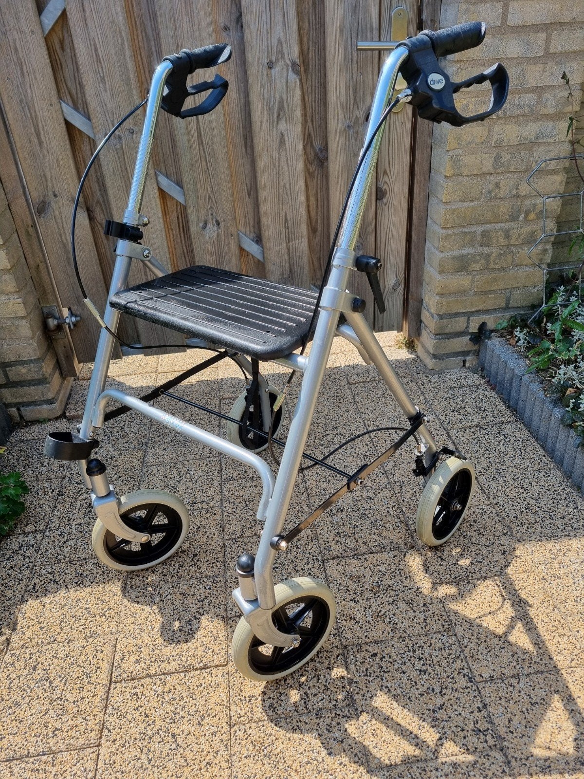 mooie Rollator inklapbaar €20 info 06 11363680, Ophalen
