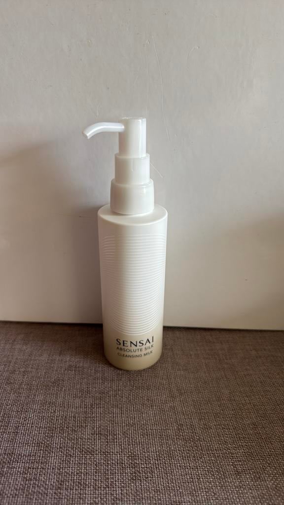 Sensai Absolute Silk cleansing milk 150 ml nieuw!, Verzenden, Nieuw, Gehele gezicht, Reiniging