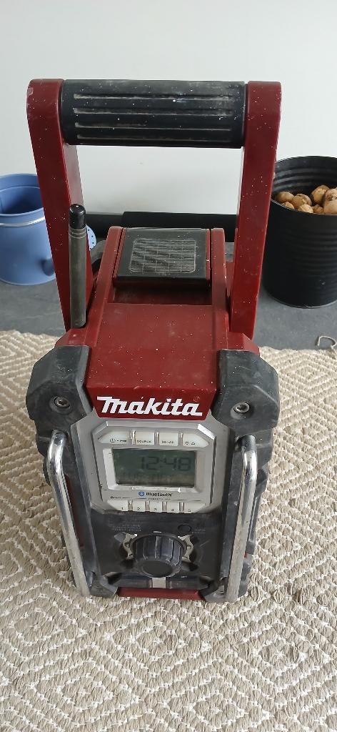 Makita DMR 108  radio op accu   (gebruikt), Ophalen of Verzenden, Gebruikt, Bouwradio