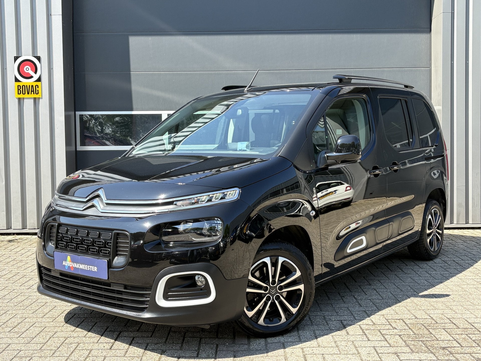 Citroën Berlingo 1.2 PureTech Shine | Pano | Navi | Caplay/, Voorwielaandrijving, 12 maanden, Stof, Gebruikt