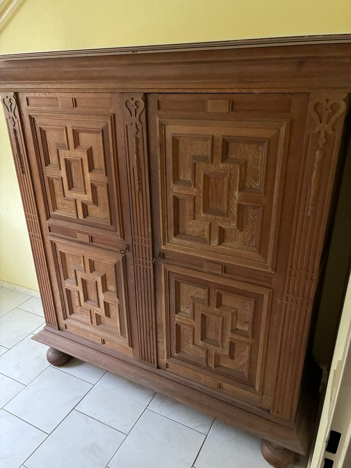 Eiken houten kast met decoratieve panelen, Antiek en Kunst, Ophalen