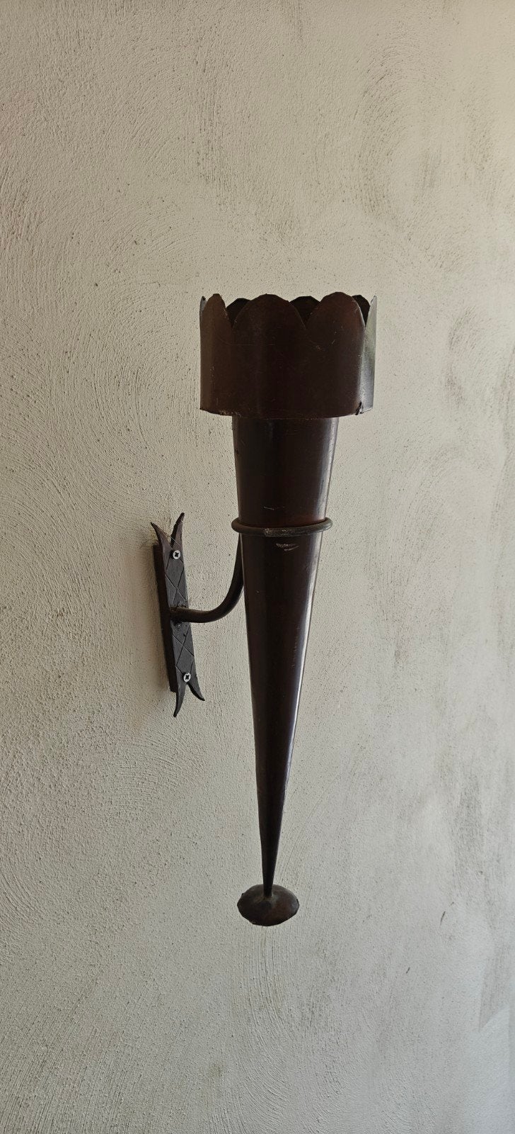 Middel eeuwse muur kandelaar lamp, Ophalen, Gebruikt, Metaal, Bruin