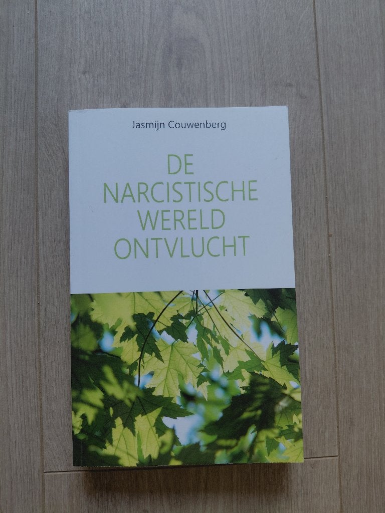 Jasmijn Couwenberg - De narcistische wereld ontvlucht, Ophalen of Verzenden, Zo goed als nieuw