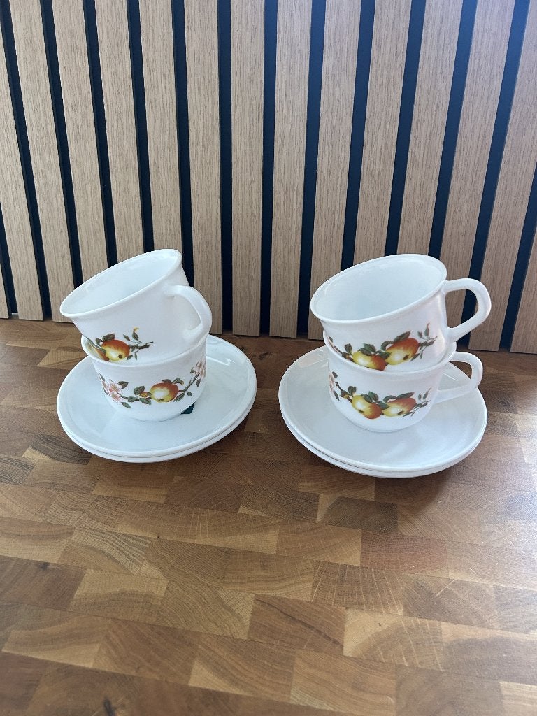4 kop en schotels Acropal, Ophalen of Verzenden, Zo goed als nieuw, Overige stijlen, Kop(pen) en/of Schotel(s)