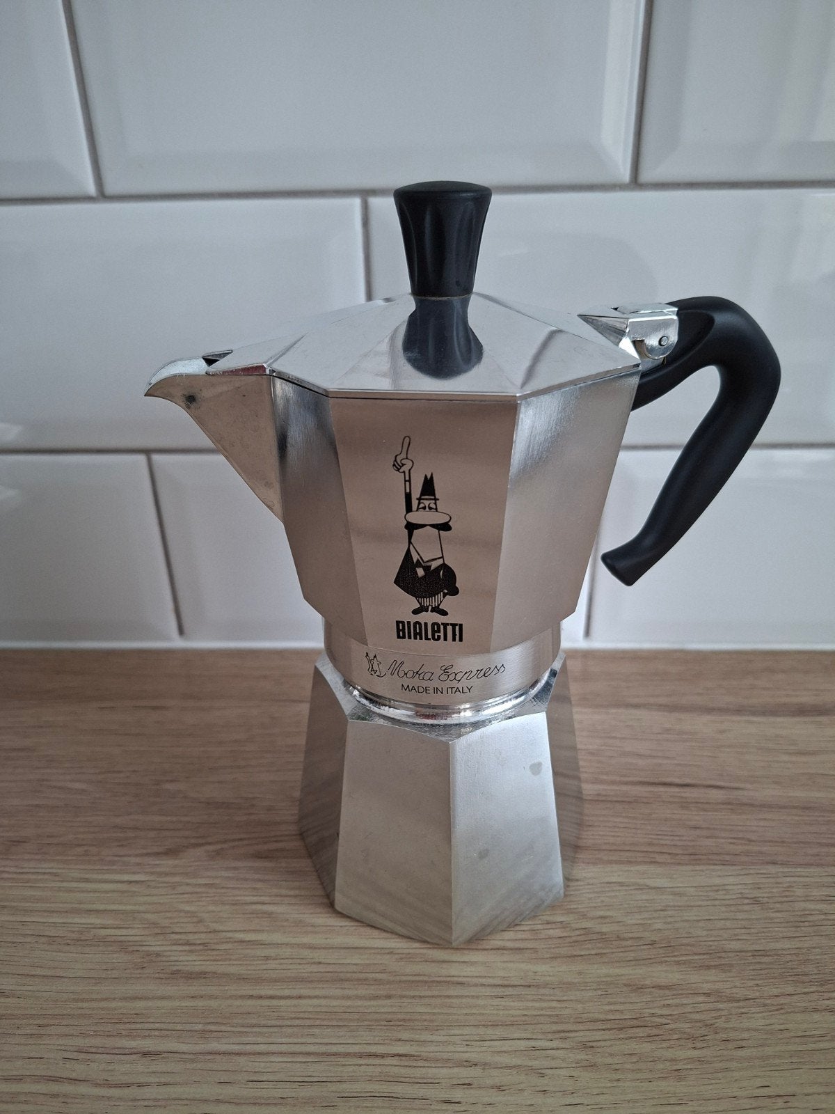 Bialetti Moka Express - Klassieke Italiaanse Koffiepot, Gebruikt, Espresso apparaat, Gemalen koffie, Ophalen of Verzenden