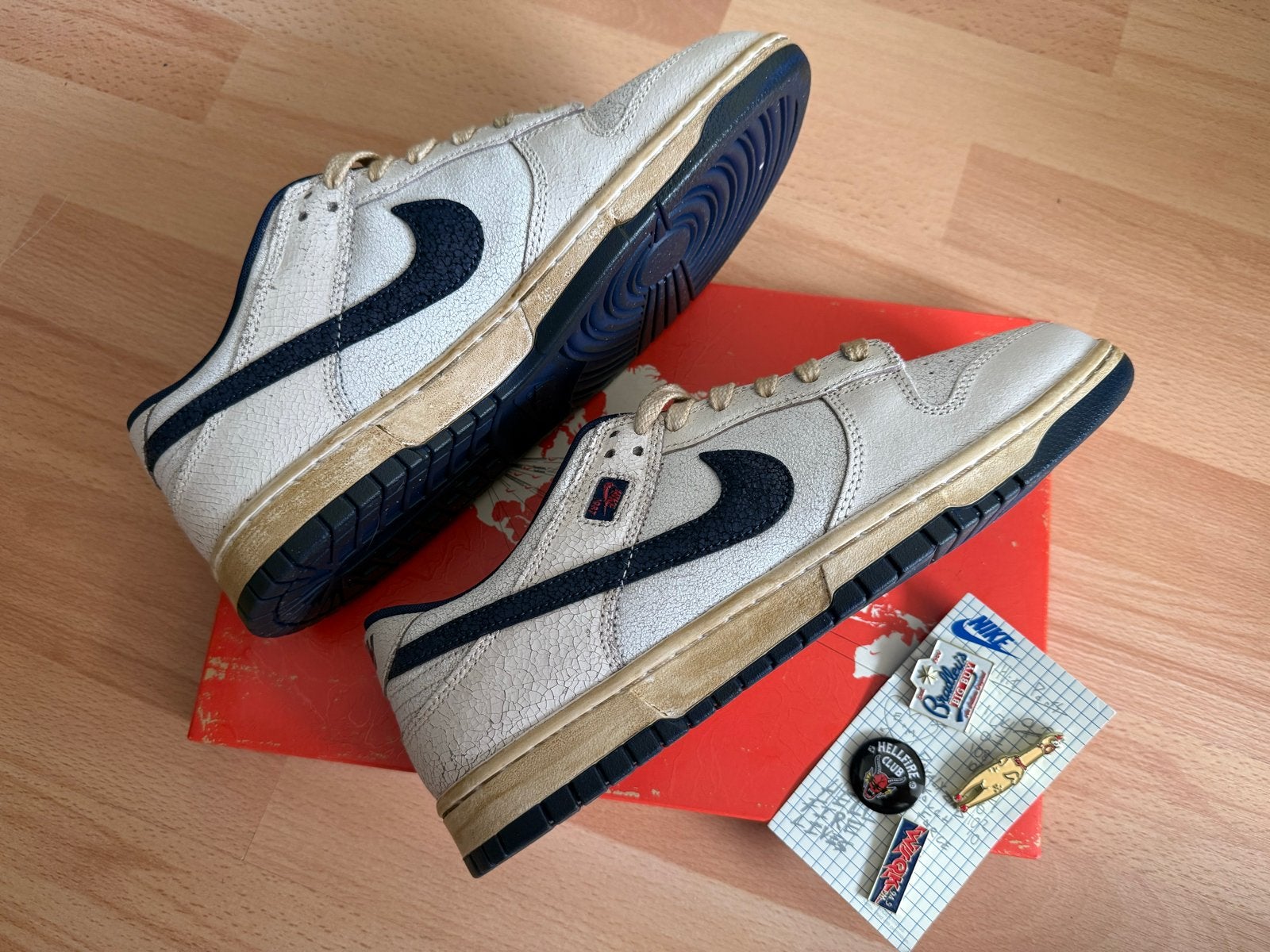 Nike Dunk Low Stranger Things Phantom Maat 45, Ophalen of Verzenden, Zo goed als nieuw, Overige kleuren, Sneakers of Gympen