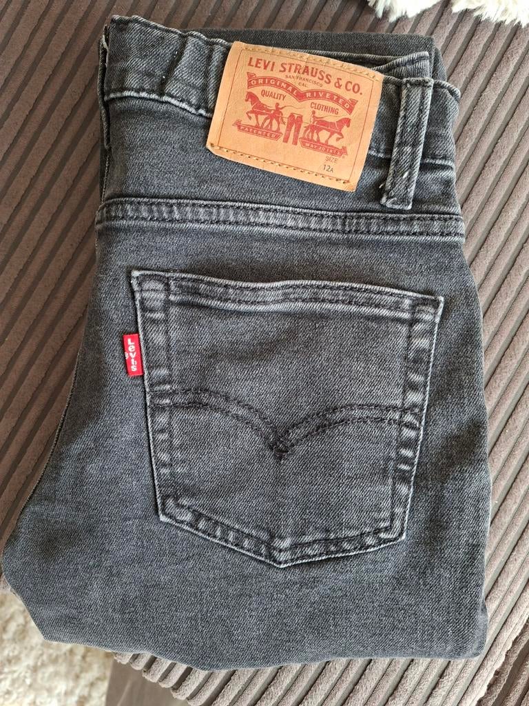 Spijkerbroek levi's zwart 12 jaar, Kinderen en Baby's, Ophalen of Verzenden, Laarzen