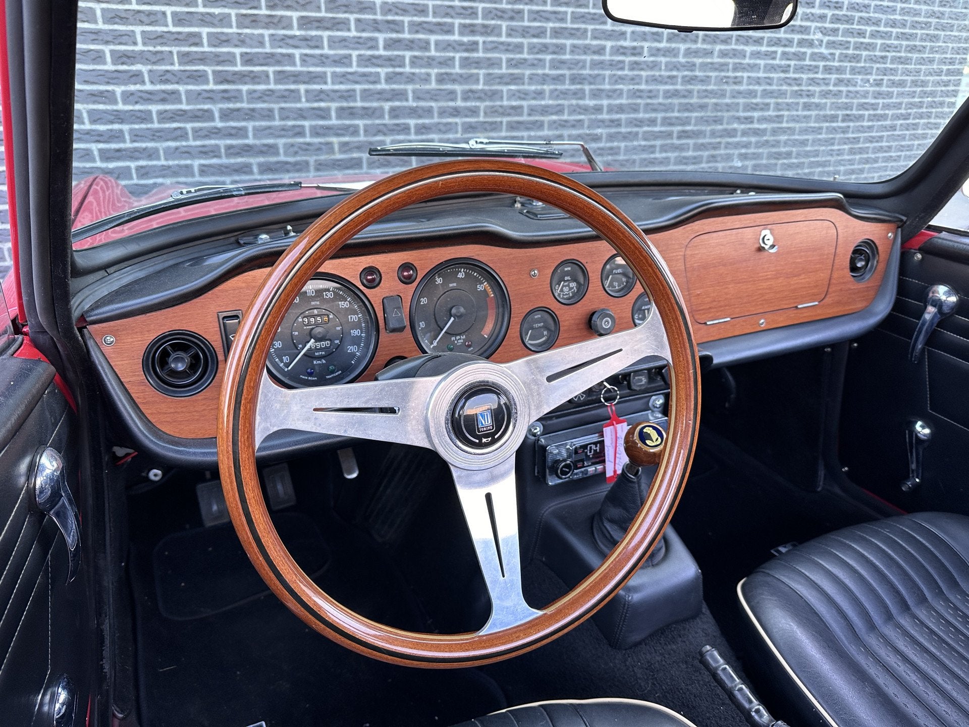 Triumph TR 250 (bj 1967), foto 10