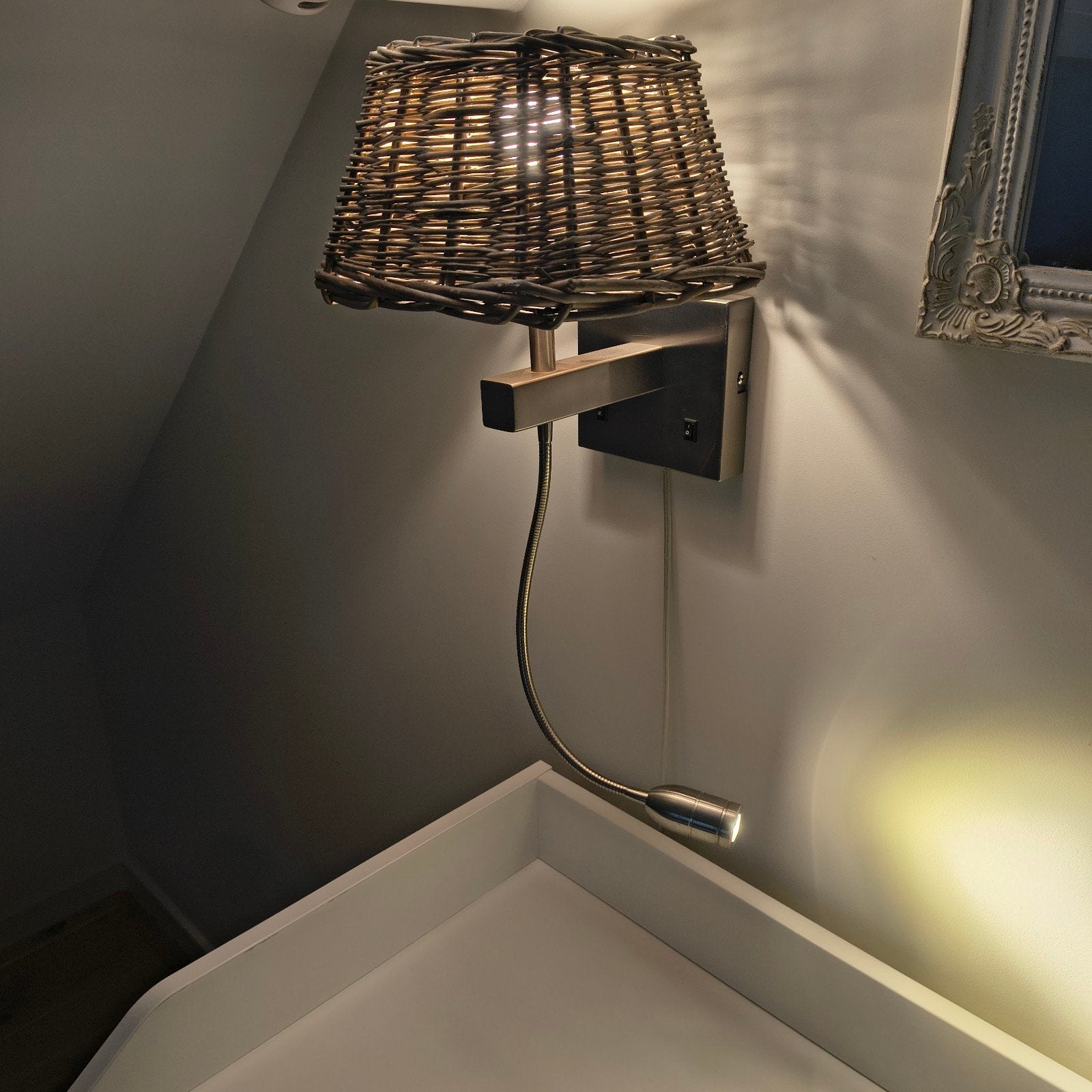 Wandlamp met rieten kap en flexibele leeslamp, Ophalen, Bruin, Zo goed als nieuw, Metaal