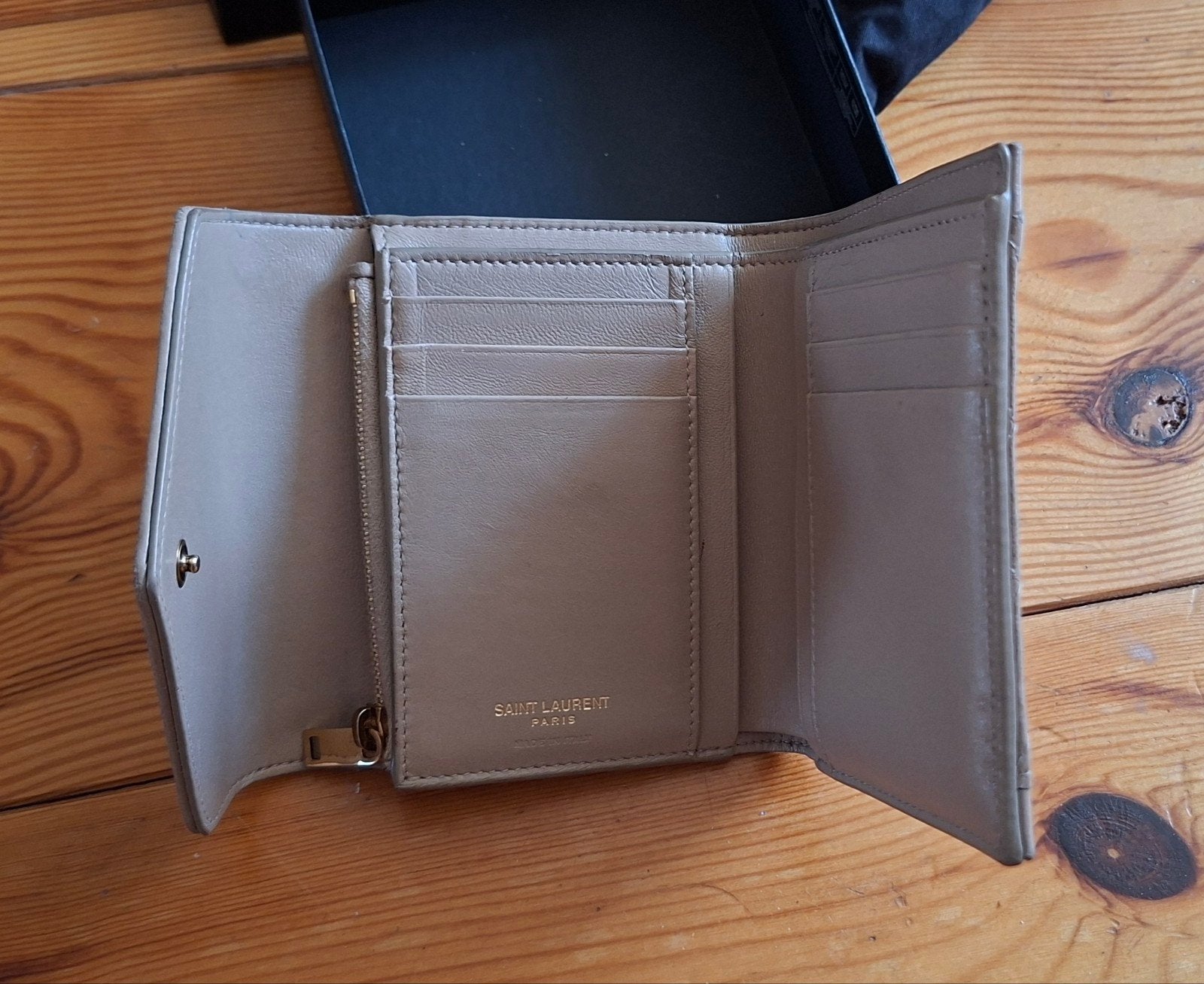 Nieuwe Yves Saint Laurent dames portemonnee, Sieraden, Tassen en Uiterlijk, Portemonnees, Overige merken, Beige, Nieuw, Ophalen of Verzenden