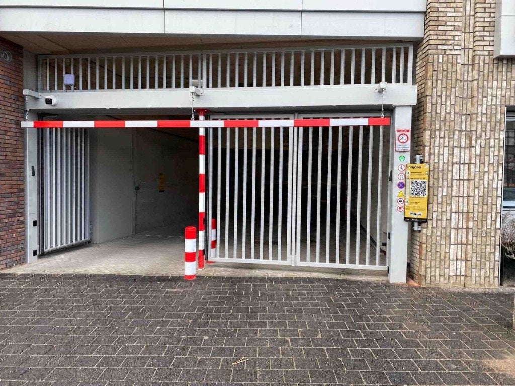 Parkeerplaats te huur Amsterdam West | OLVG West, Huizen en Kamers, Garages en Parkeerplaatsen, Amsterdam