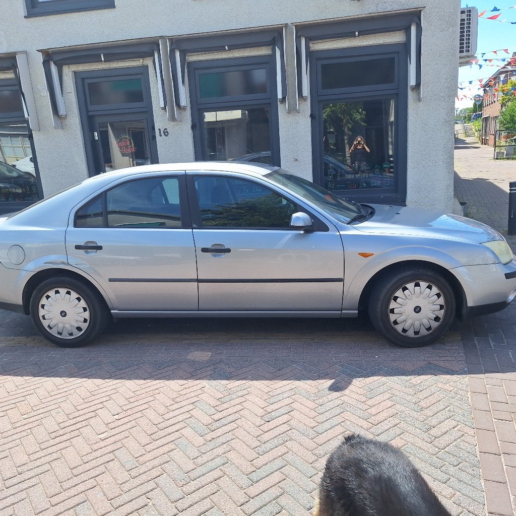 Ford Mondeo 1.8 16V 92KW HB 2003 Grijs, Auto's, Ford, Particulier, Mondeo, Benzine, Handgeschakeld, Zilver of Grijs, Zwart, Stof