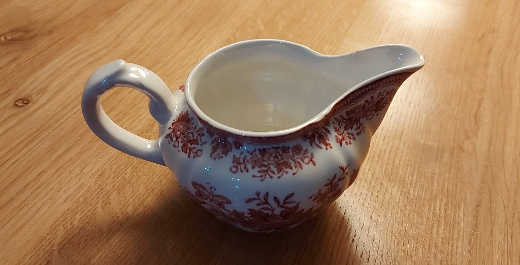 diverse rode serviesdelen Villeroy & Boch samen € 10,--, Ophalen of Verzenden