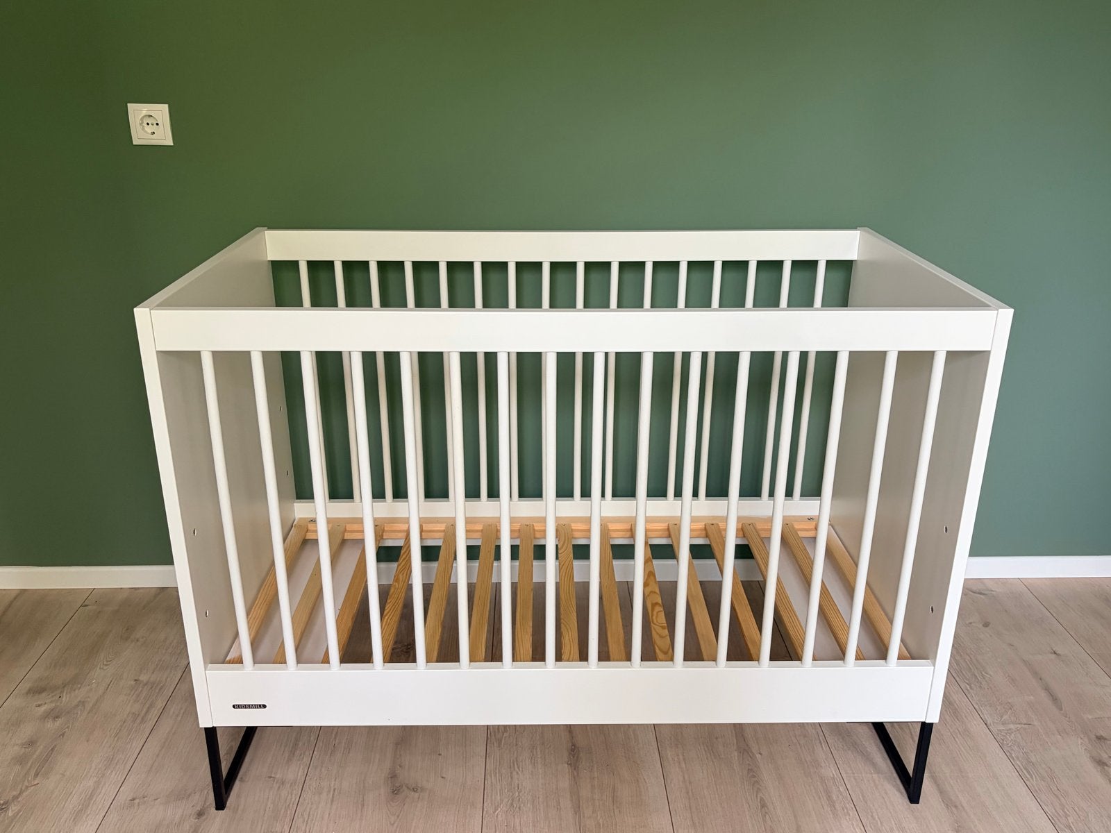 Kidsmill ledikant met matras en commode met bladvergroter, Ophalen, Gebruikt, Ledikant
