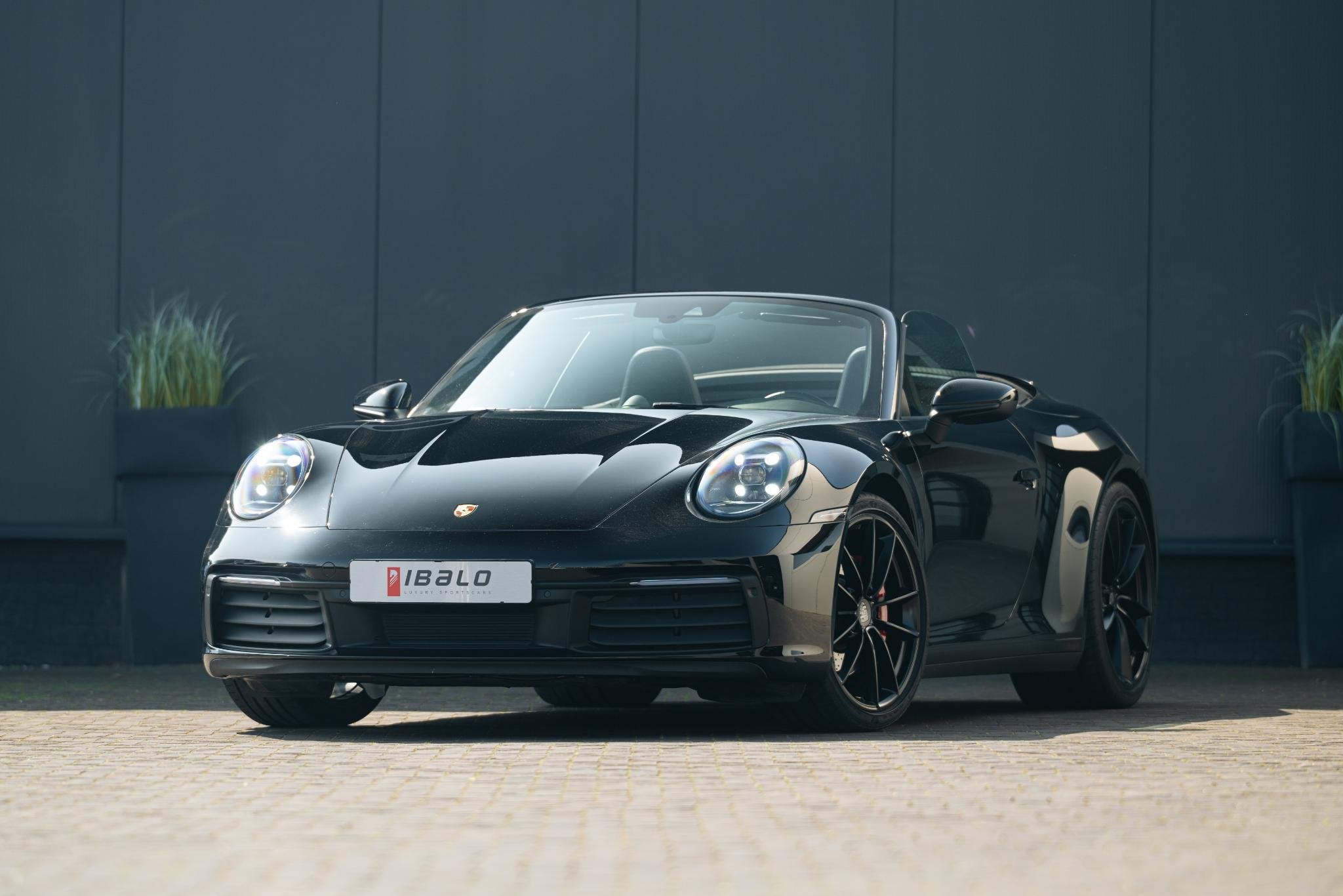 Porsche 911 Carrera S Cabrio (992) 450pk | Sport Chrono | Sp, Gebruikt, Cabriolet, 4 stoelen, Zwart