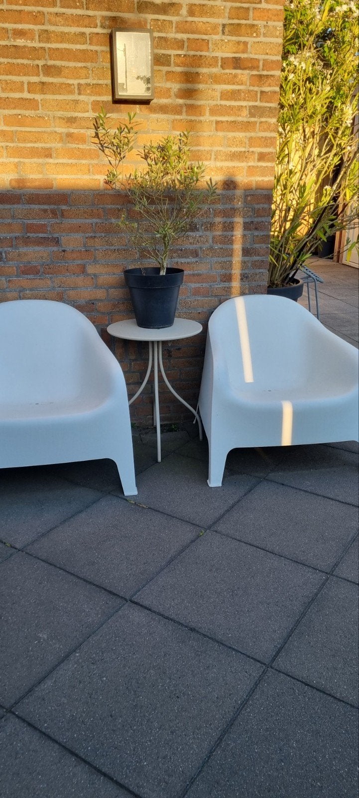 GRATIS +/- 35 antraciet kleurige tuintegels 50x50cm, Ophalen, Beton, Terrastegels