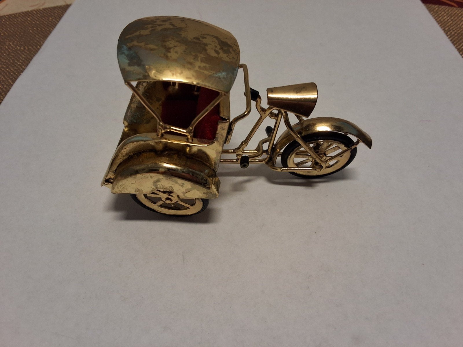 Vintage Messing Miniatuur Fietstaxi met Rood Fluweel, Ophalen of Verzenden