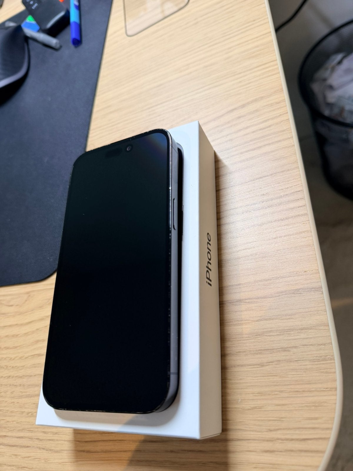 Foto 4 van Iphone 14 pro - 256 GB - Black - Hoesje